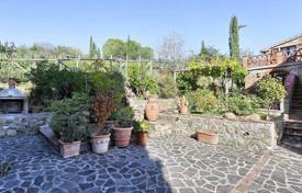 Three-storey villa with a garden in Bucine, Tuscany, Italy for 690,000 €
