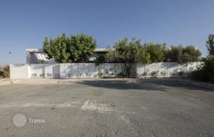 3-bedroom cottage 300 m² in Tsada for 2,000,000 €