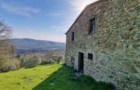 Country house in Tuscany with land in panoramic position for sale for 550,000 €