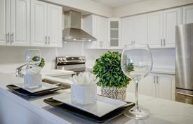 Apartment – Lake Shore Boulevard West, Etobicoke, Toronto,  Ontario,   Canada for C$697,000