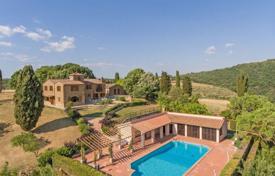 Property with panoramic views in Val d'Orcia Tuscany for 2,950,000 €