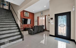 4-bedroom house 265 m² in West End for $950,000