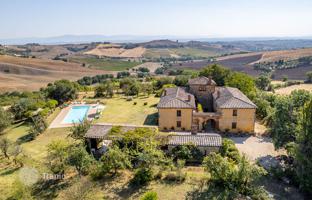 8-bedroom country house 900 m² in Torrita di Siena. Price on request
