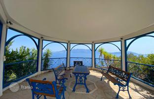 Residential complex of 8 houses within walking distance from the beach in Peloponnese, Greece for 2,050,000 €