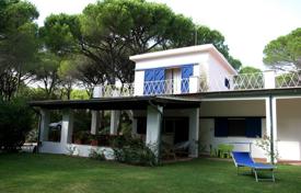 Villa with a garden and a parking at 50 meters from the beach, Castiglione della Pescaia, Italy for 5,000 € per week