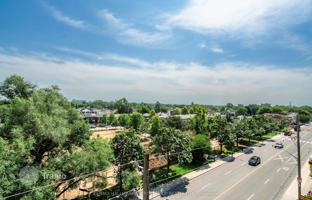 5-bedroom apartment in East York for C$839,000
