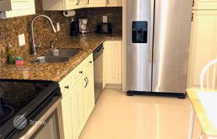 1-bedroom apartments in condo 99 m² in South Ocean Drive for $499,000