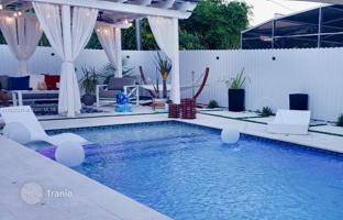 3-bedroom house 168 m² in North Miami Beach for $800,000