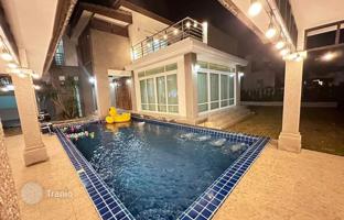 4-bedroom villa 300 m² in Pattaya for $564,000