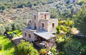 Traditional villa with a large plot and beautiful views in Kalamata, Peloponnese, Greece for 270,000 €