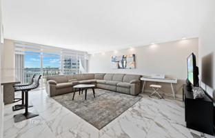 2-bedroom apartments in condo 145 m² in Aventura for $479,000