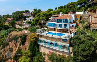 Luxury multi-level villa with terraces and a separate guest apartment, on the first line of the sea, Lloret de Mar, Costa Brava, Spain for 5,900,000 €