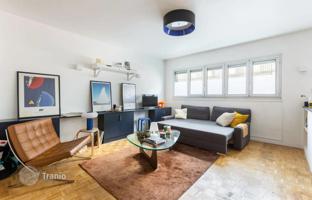 Bright studio apartment in the 15th arrondissement of Paris, France for 346,000 €
