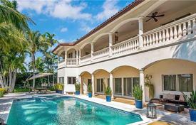 Cozy villa with a backyard, a garden, a pool, a terrace and two garages, Fort Lauderdale, USA for $2,995,000
