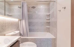 6-bedroom apartment in Bathurst Street for C$931,000