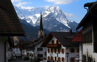 Apartment with a garden and a view of the mountains, Garmisch-Partenkirchen, Germany for 1,350,000 €