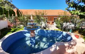 Two-level house with a swimming pool, a garden and a parking in Cetinje, Montenegro for 260,000 €