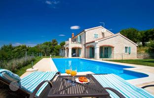 4-bedroom house 210 m² in Rabac for 700,000 €