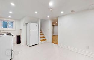9-bedroom house in Broadview Avenue for C$1,726,000