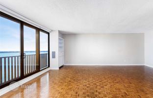 1-bedroom apartment in Harbour Square for C$1,108,000