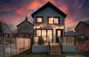 9-bedroom house in Etobicoke for C$2,293,000