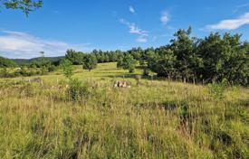 ISTRIA, GROŽNJAN — Spacious land on the edge of the village for 208,000 €