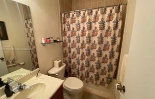 3-bedroom apartments in condo 150 m² in Pembroke Pines for $490,000