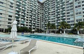 Condo – West Avenue, Miami Beach, Florida,  USA for $330,000