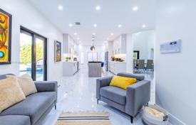 Townhome – West End, Miami, Florida,  USA for $1,375,000