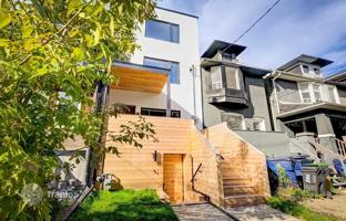 9-bedroom townhouse in Old Toronto for C$2,618,000
