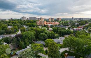 8-bedroom house in Etobicoke for C$2,045,000