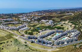 Apartment with 3 bedrooms with spacious terrace and sea views in Estepona for 399,000 €