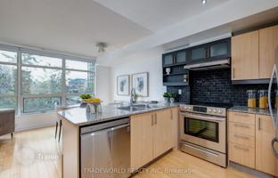 5-bedroom apartment in Wellington Street West for C$1,073,000