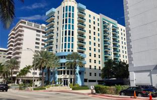 2-bedroom apartments in condo 93 m² in Surfside for $800,000
