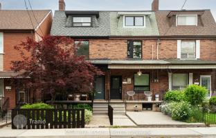 11-bedroom townhouse in Old Toronto for C$2,465,000