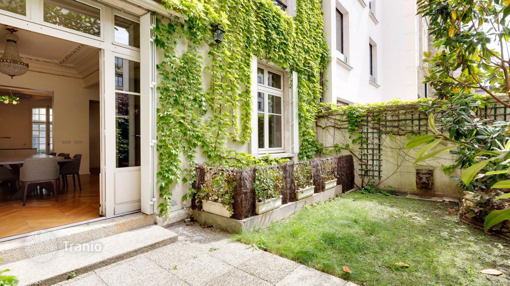 Houses for sale in Paris. Buy villas and cottages in Paris, France - Tranio