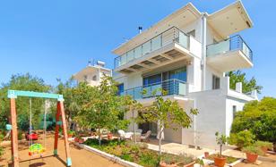 Three-storey well-kept house with a large plot and beautiful views in Loutraki, Peloponnese, Greece for 310,000 €