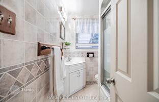 8-bedroom townhouse in Etobicoke for C$806,000
