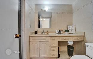 2-bedroom apartments in condo 119 m² in Hallandale Beach for $380,000