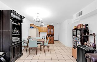 2-bedroom apartments in condo 80 m² in West End for $320,000