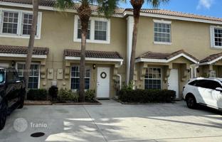 2-bedroom apartments in condo 107 m² in Pembroke Pines for $386,000