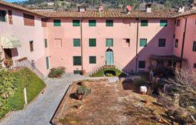 Historic villa with a garden in Pescaglia, Tuscany, Italy for 585,000 €