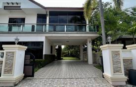 Villa – Pattaya, Chonburi, Thailand for $411,000