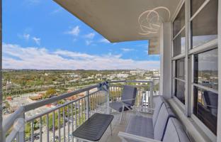 2-bedroom apartments in condo 149 m² in Aventura for $420,000