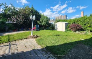 8-bedroom townhouse in North York for C$1,677,000