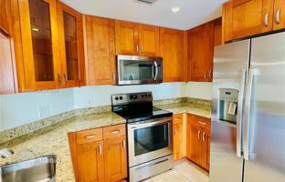 2-bedroom apartments in condo 123 m² in Coral Gables for $665,000