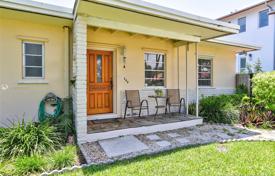 Comfortable cottage with a backyard, a seating area and a parking, Miami, USA for $1,140,000
