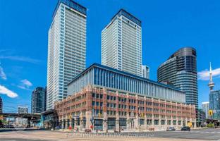 4-bedroom apartment in Bathurst Street for C$838,000
