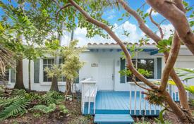 Cozy villa with a private garden, a swimming pool and a terrace, Key Biscayne, USA for $1,325,000