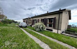 5-bedroom apartments in condo 890 m² in Trezzolano for 1,100,000 €